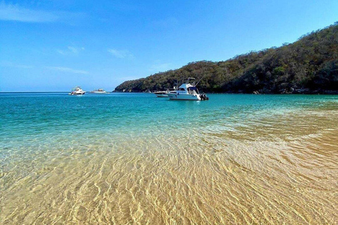 Huatulco: 7 Bays Boat Tour with Snorkeling and Lunch