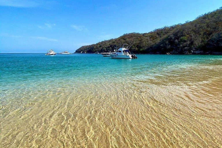 Huatulco: 7 Bays Boat Tour with Snorkeling and Lunch