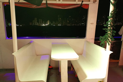 Carthagène : excursion en bateau de nuit avec dîner et open barCARTAGENA : Excursion en bateau de nuit blanche avec dîner et open bar