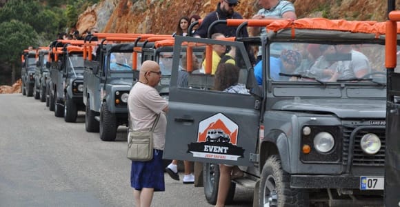 Von Alanya aus: Jeep Safari Tour mit Mittagessen am Dim River
