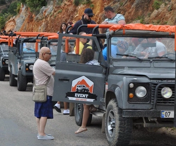 From Alanya: Jeep Safari Tour with Lunch at Dim River