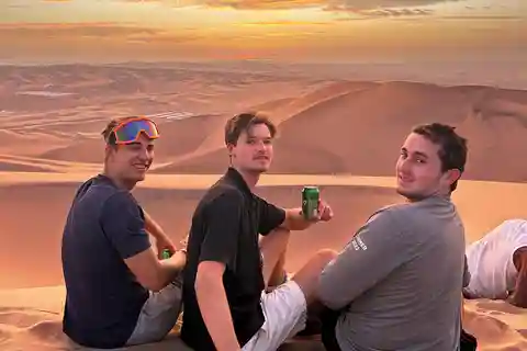 Tour de Buggy en el Desierto de Huacachina, Atardecer y Sandboarding
