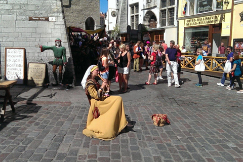 Tallinn Day Tour: Old Town Legends, Lunch & Modern Sights
