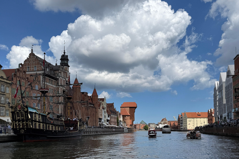 Gdansk: 1-Hour Private Electric Boat Cruise with Skipper
