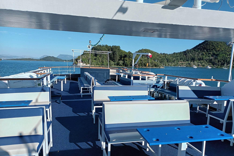 Zakynthos: Cruise to the famous shipwreck Navagio.