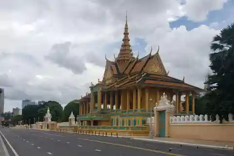 Private One Day Tour in Phnom Penh Capital City