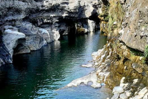 From Muscat: Hidden Canyon Hike & Sulfur-Rich Natural Pools Muscat: Hidden Canyon & Sulfur-Rich Natural Pools