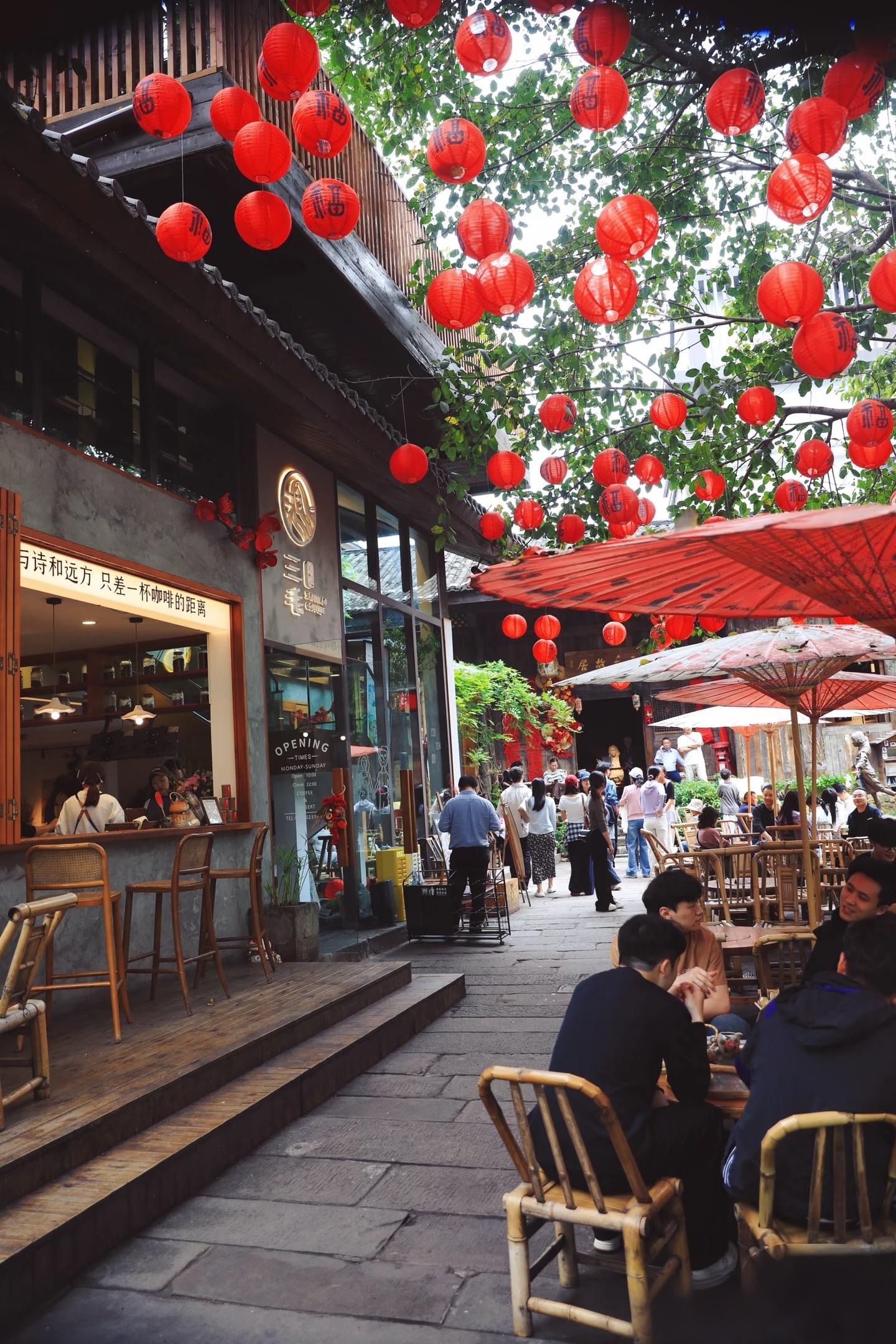 8D Chongqing: Tagestour zu versteckten Highlights und mit kulinarischen Highlights