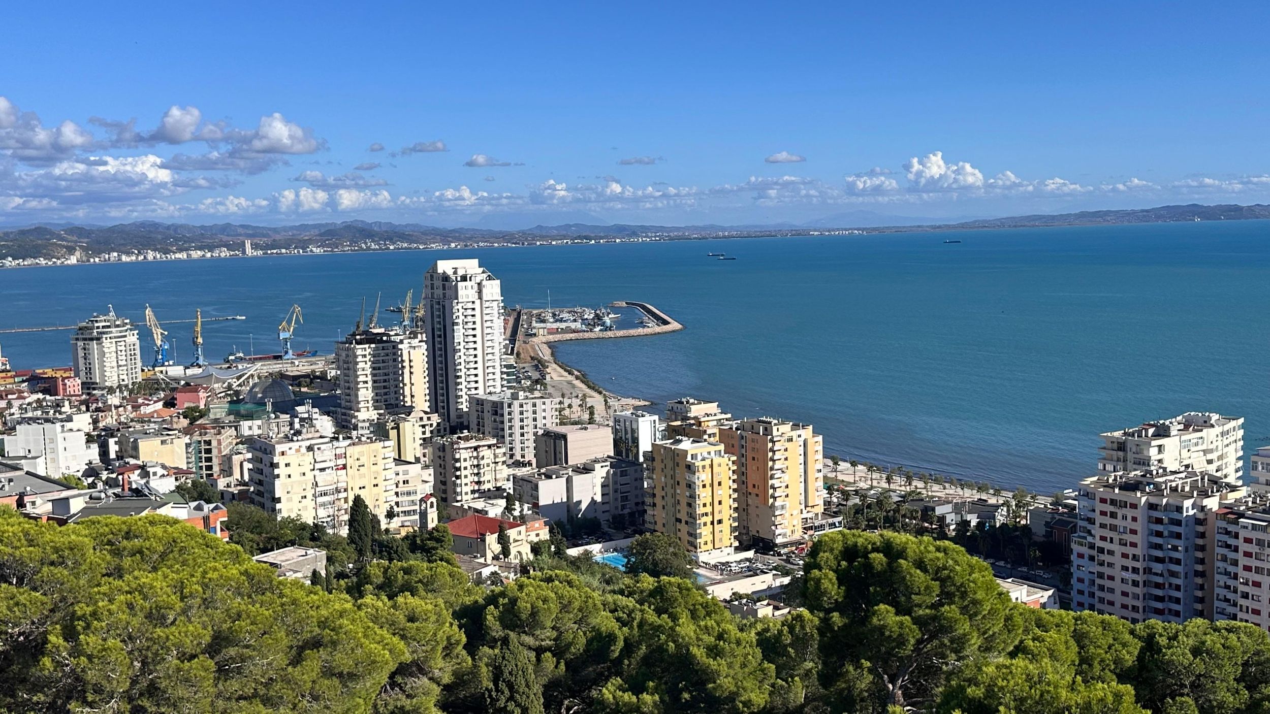 Ab Tirana: Durrës und die Burg Preza – Geschichte, Landschaft und Strand