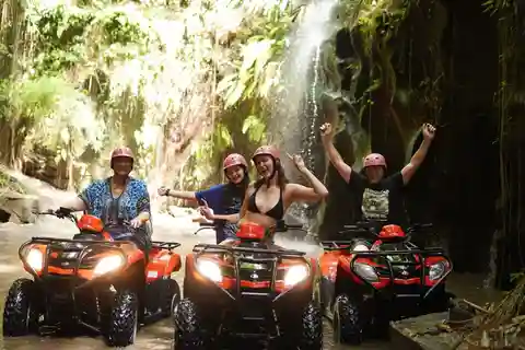 Pacote de quadriciclo para caverna, rio, cachoeira e rafting em Ubud