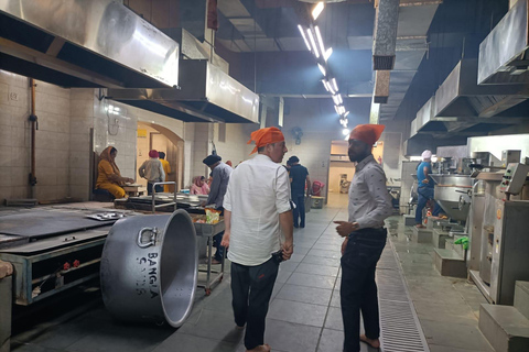 Delhi : visite citadine privée d'une journée ou d'une demi-journée à Old et New DelhiVisite d'une journée complète de l'Ancienne et de la Nouvelle Delhi (voiture + guide)