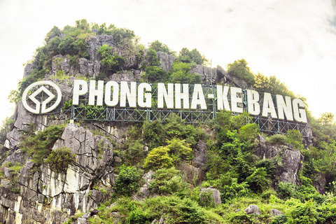 Transfert en bus de Hue à Phong Nha avec visites touristiques