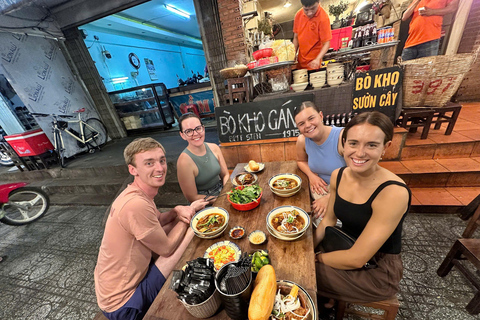 Ho Chi Minh City: Michelin Food Tour with Live Music Group Tour (Spanish)