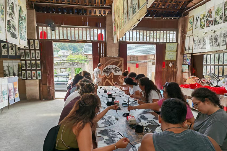 Guilin : la production et la peinture des éventails chinoisGuilin : La fabrication et la peinture des éventails chinois