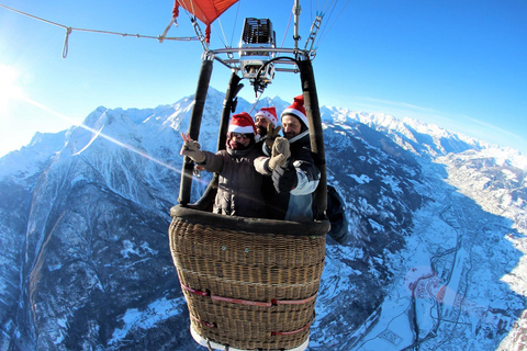 Aosta: Hot-air balloon flight with splendid view of the AlpsAosta: Group hot-air balloon flight with splendid view of the Alps