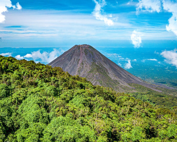 Nationalpark Cerro Verde und Spaziergang am Coatepeque-See.