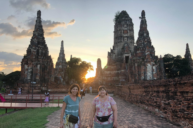 Barca al tramonto di Ayutthaya e templi UNESCO: Multilingue.Tour privato in francese