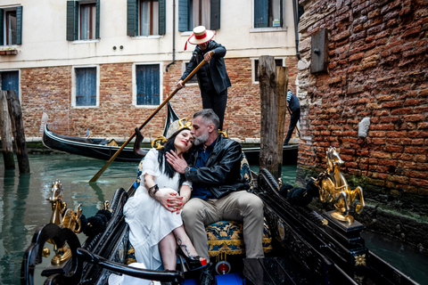 Venice With Professional Photographer Express Photoshoot in Rialto