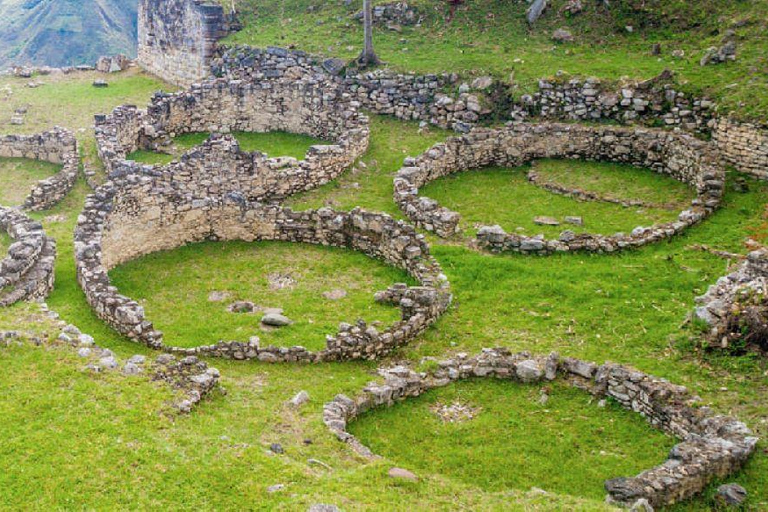 Avontuur in Chachapoyas: Kabelbaan en de Llaqta van Kuélap