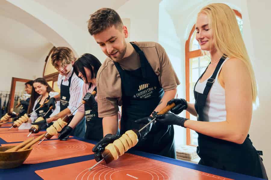 Prag: Workshop zur Herstellung von traditionellem Schornsteinkuchen (Trdelník). Foto: GetYourGuide