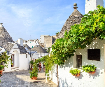 Polignano a Mare/Bari: Alberobello and Matera On Your Own