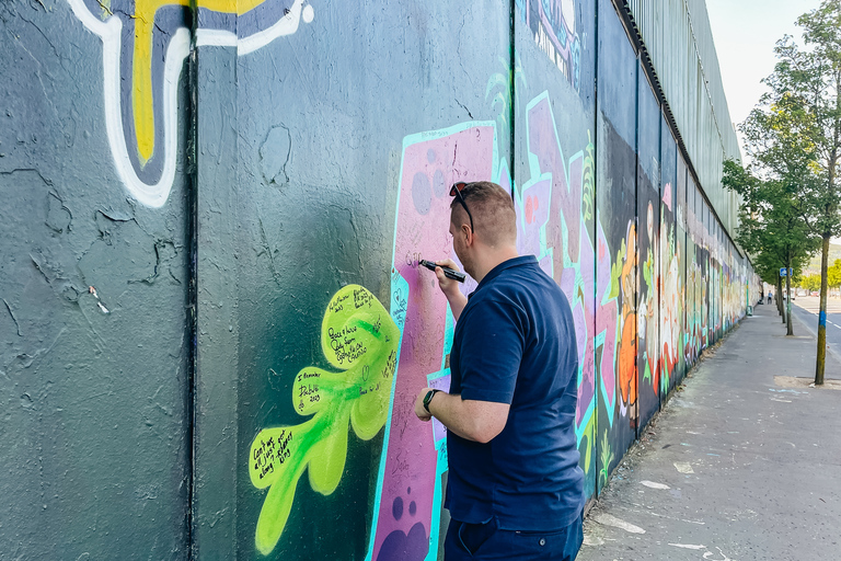 Belfast : visite politique en taxiBelfast : visite historique en taxi noir