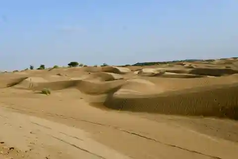 Jaisalmer: Sam Sand Dunes Sunset Tour with Camel Ride
