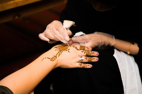 迪拜：Al Marmoom 的除夕庆祝活动和烧烤晚餐迪拜：在阿尔马穆姆庆祝除夕夜和烧烤晚餐