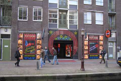 Amsterdam: rondleiding door de Wallen en coffeeshopsPrivate Red Light District en Coffeeshop-tour