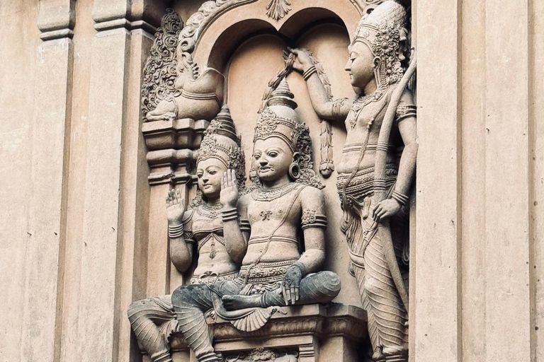 From Negombo: Kelaniya Rajamaha Vihara Guided Temple Tour