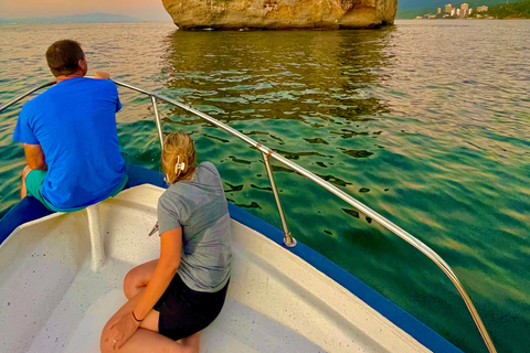 Excursion en bateau au coucher du soleil et à la découverte des bioluminescences aux îles Los Arcos