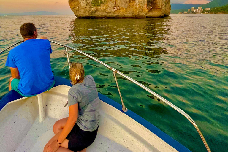 Excursion en bateau au coucher du soleil et à la découverte des bioluminescences aux îles Los Arcos