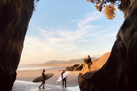 Auckland : Leçon de surf en groupe avec l&#039;école de surf Muriwai