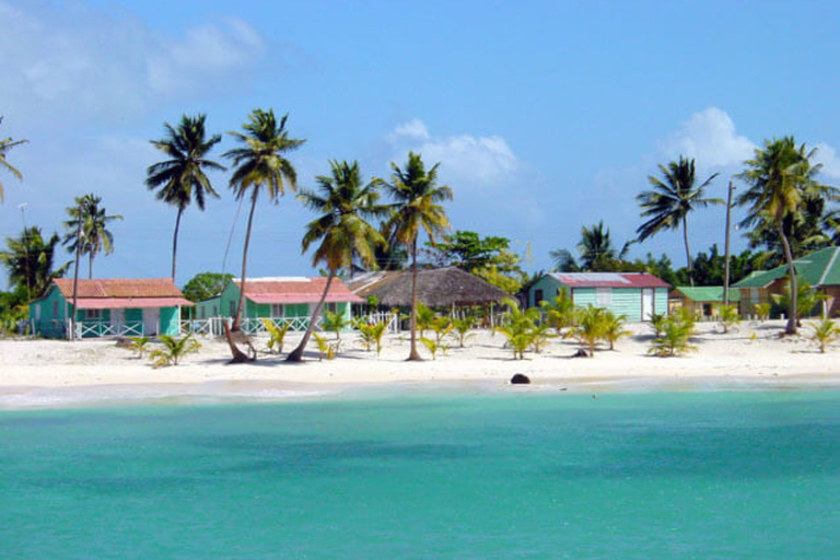 Punta Cana: Saona Island Cruise with Lunch & Open Bar Deluxe