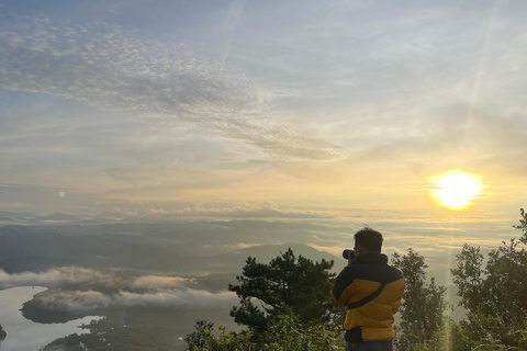 Dalat: Hiking the Mountain to observe the cloud and sunrise Da Lat: Hiking the Mountain to observe the cloud and sunrise