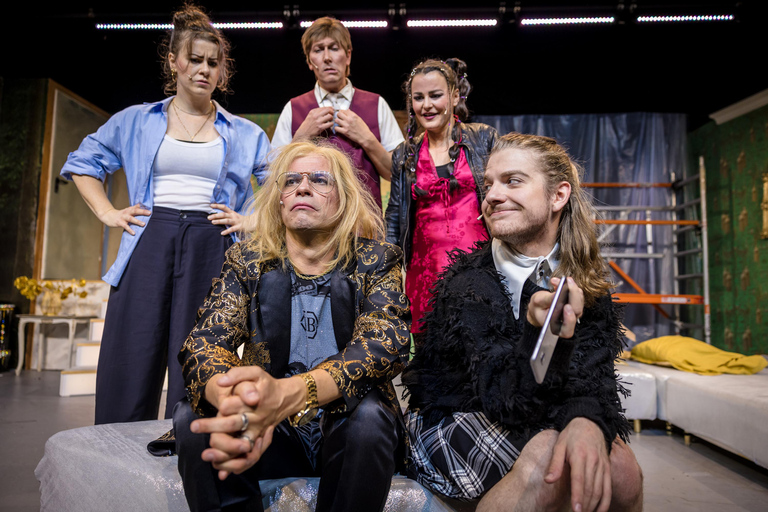 Ticket for the musical comedy "Die Königs schenken nach" at COMÖDIE Dresden