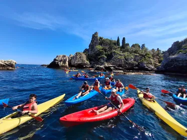 Taormina: Kajaktour mit Guide zur Isola Bella Taormina: Kajaktour mit Guide zur Isola Bella