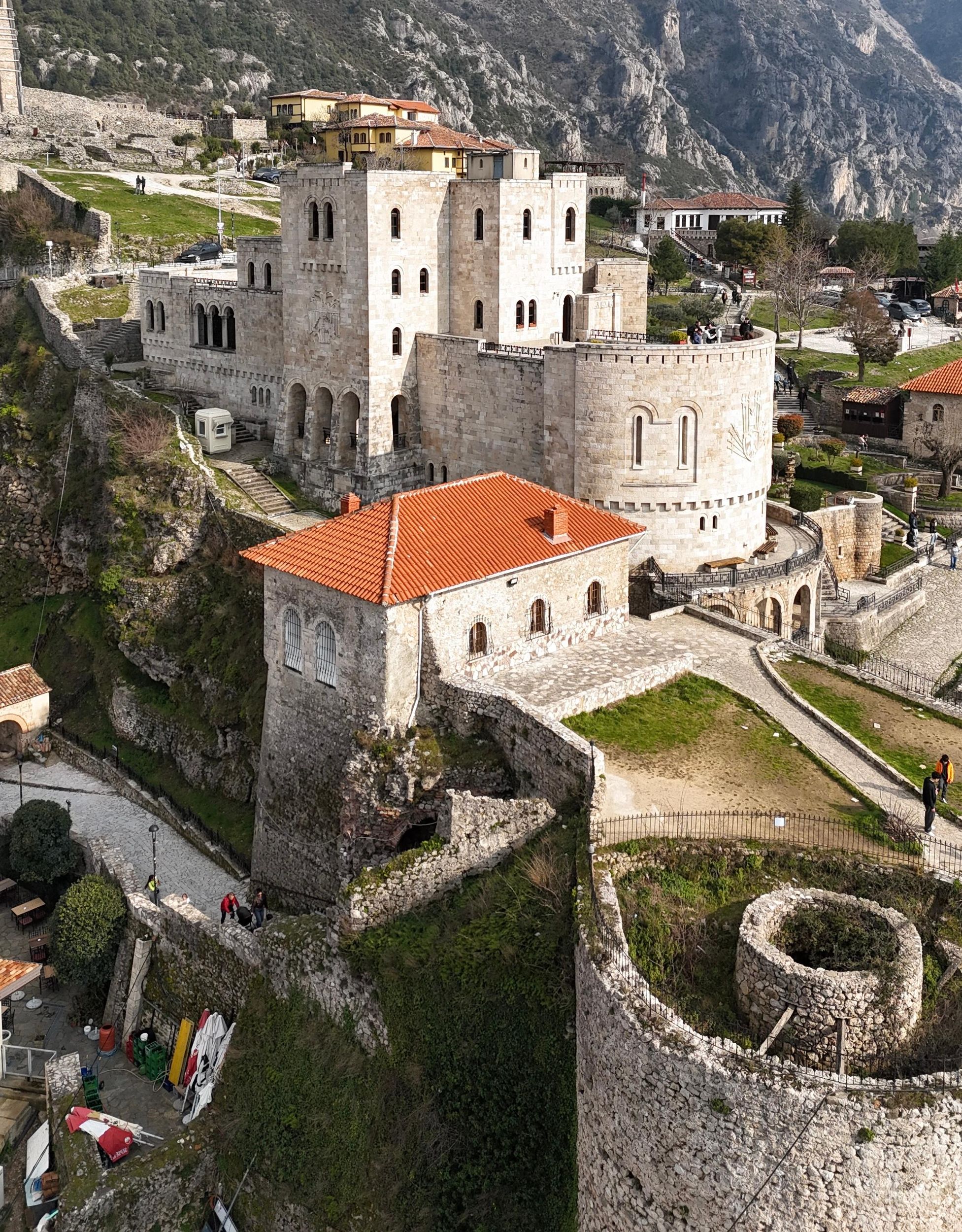 Tirana/Shkodër: Tagestour – Kruja-Burg, Museum und Basar