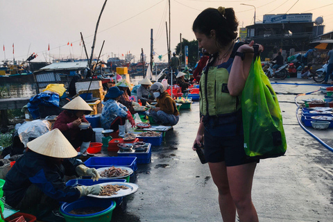 Hoi An: Viaggio in stand-up paddling all'alba per conoscere la vita locale