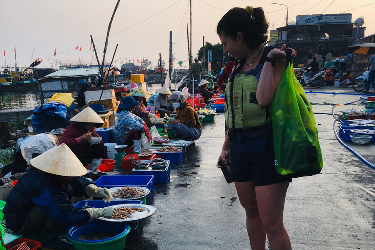 Hoi An: Viaggio in stand-up paddling all'alba per conoscere la vita locale