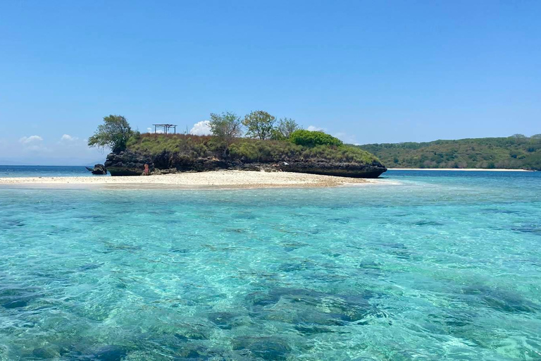 Lombok: Pink Beach and Snorkeling Trip With Lunch Lombok: Pink Beach and Snorkeling Trip With Lunch