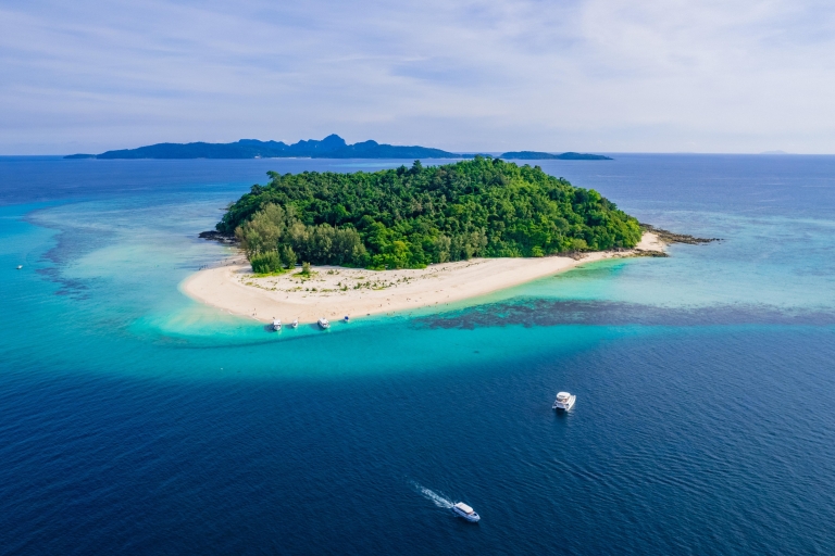 Phuket : Bamboo Island et les îles Phi Phi en catamaran rapidePhuket : L'île de Phi Phi et l'île de Bamboo en catamaran rapide