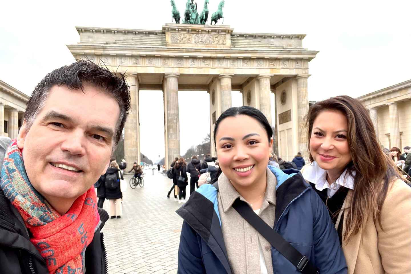 Private Taxi Tour through Berlin East and West and Kiez 4-6h