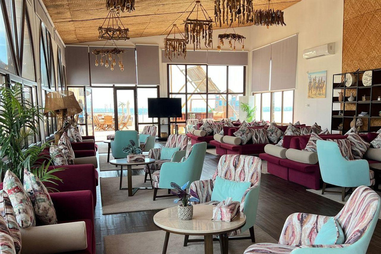 Doha: Guided Tour in Qatari Style at Al Majles Resort