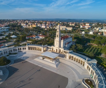 From Lisbon: Fatima, Batalha, Nazare, Obidos - Small Group