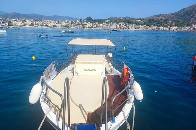 Taormina Giardini Naxos: Boat Tour with Aperitif & SwimMasks Giardini Naxos: Boat Tour with Swim Masks and Aperitif