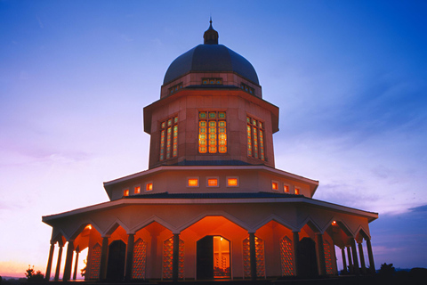 Kampala: Templo Bahai, Mezquita Gadaffi, Tumbas Kasubi, Palacio