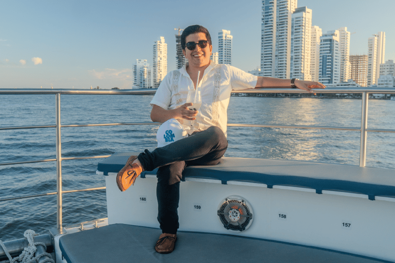 Cartagena: Sunset on Cartagena Bay aboard the Flamante Catamaran Cartagena: Sunset over Cartagena Bay aboard the Flamante Catamaran