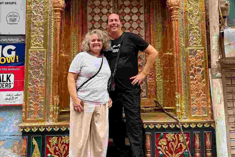 Tour de día completo por lo mejor de Delhi: cultura, comida y monumentosTour guiado en grupo de un día completo