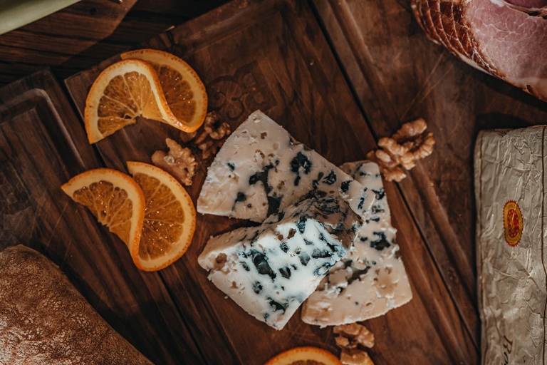 Rouen: Cheese and Wine Tasting at La Taverne Saint-Amant